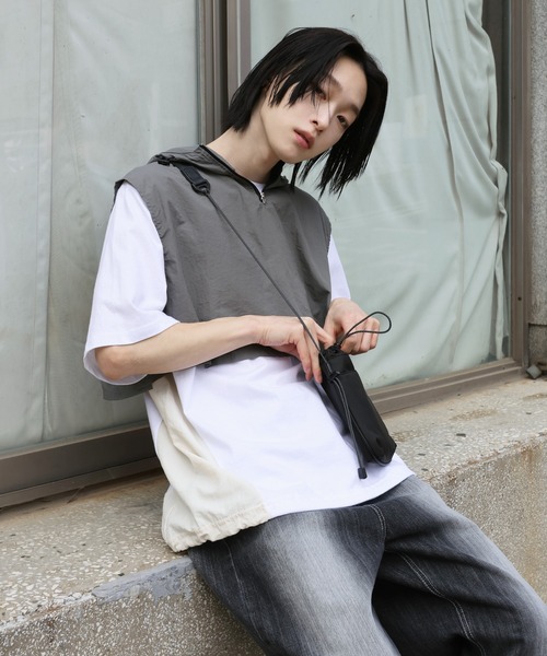 FOLLOWIN（フォロウィン）の「[UNISEX]レイヤードナイロンフードベスト（ベスト・メンズ・ホワイト/チャコールグレー/ブラック/グレー・FREE）」の14枚目の写真