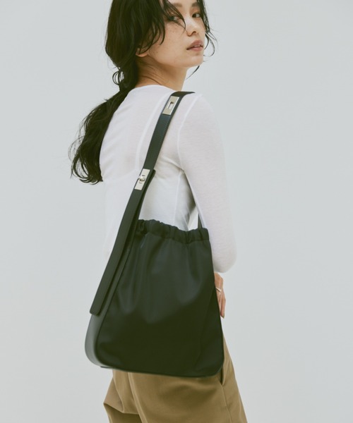 un/neu（アンノイ）の「コンビワンハンドルトートバッグ / ナイロン