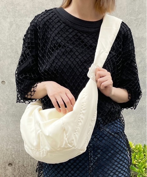 HIKA（ヒカ）の「【HIKA】ホーボーBAG（ショルダーバッグ・レディース・ホワイト/ブラック・FREE）」の2枚目の写真