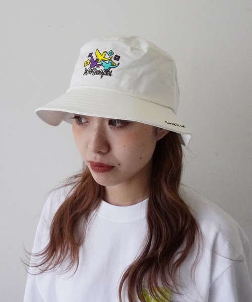 （What it isNt）ART BY MARKGONZALES（ワットイットイズント）の「【 （What it isNt）ART BY MARKGONZALES / (ワットイットイズント) アートバイ マークゴンザレス 】 刺繍 バケットハット（ハット・メンズ・サックスブルー/パープル/ネイビー/ベージュ/ブラック/ホワイト/アイボリー/ベージュ系その他/ブルー系その他/ホワイト系その他/ブラック系その他/ブラック系その他2・FREE）」の3枚目の写真
