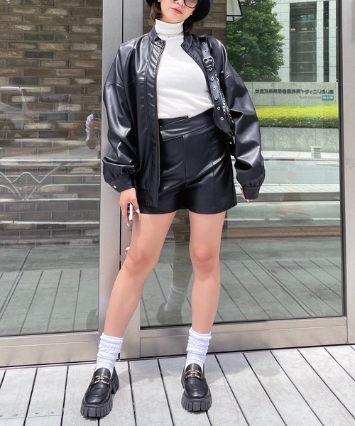 SPIRALGIRL（スパイラルガール）の「ハイウエスト合皮ショートパンツ（その他パンツ・レディース・ブラック/ホワイト・FREE）」の3枚目の写真