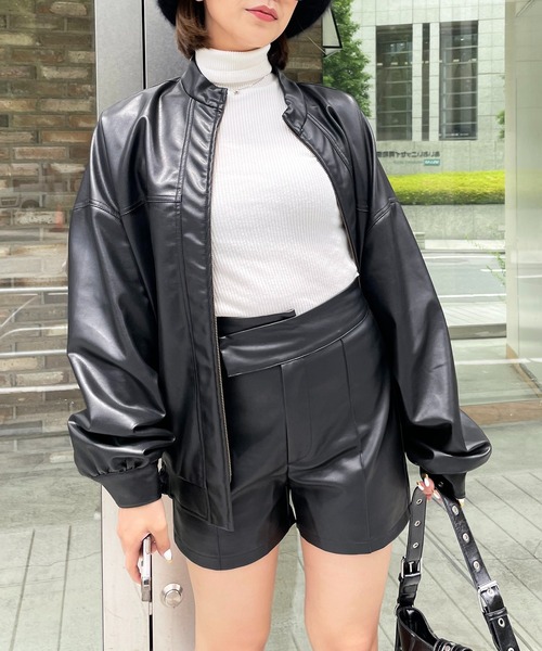 SPIRALGIRL（スパイラルガール）の「ハイウエスト合皮ショートパンツ（その他パンツ・レディース・ブラック/ホワイト・FREE）」の4枚目の写真