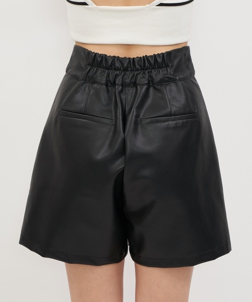 SPIRALGIRL（スパイラルガール）の「ハイウエスト合皮ショートパンツ（その他パンツ・レディース・ブラック/ホワイト・FREE）」の13枚目の写真