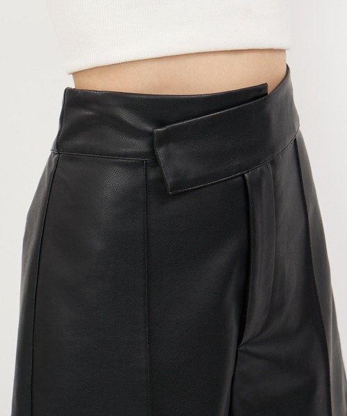 SPIRALGIRL（スパイラルガール）の「ハイウエスト合皮ショートパンツ（その他パンツ・レディース・ブラック/ホワイト・FREE）」の14枚目の写真