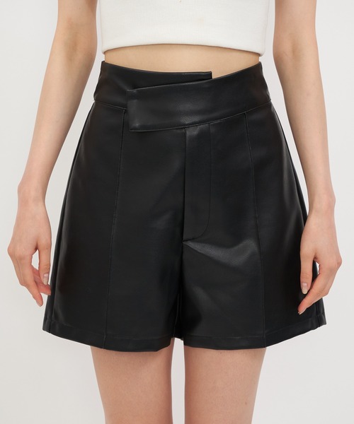 SPIRALGIRL（スパイラルガール）の「ハイウエスト合皮ショートパンツ（その他パンツ・レディース・ブラック/ホワイト・FREE）」の11枚目の写真