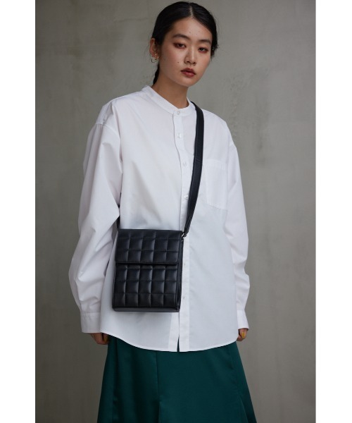 AZUL by moussy(アズールバイマウジー)の「フェイクレザーキルティングショルダーバッグ(ショルダーバッグ・メンズ・ブラック・FREE)」の11枚目の写真