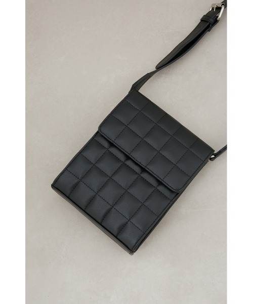 AZUL by moussy(アズールバイマウジー)の「フェイクレザーキルティングショルダーバッグ(ショルダーバッグ・メンズ・ブラック・FREE)」の4枚目の写真