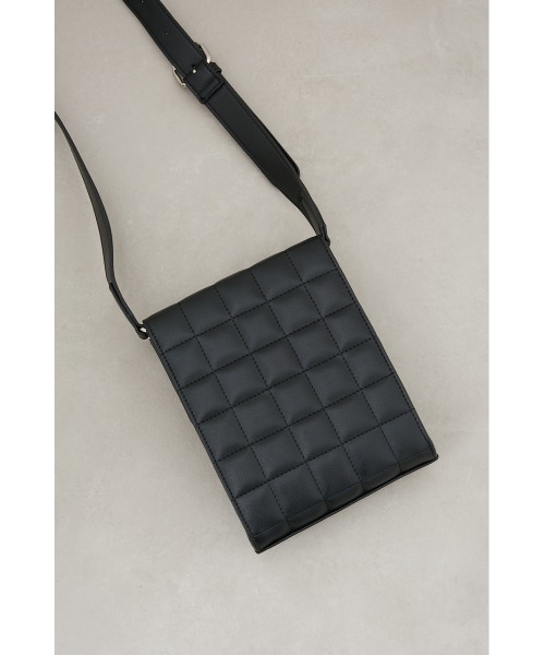 AZUL by moussy(アズールバイマウジー)の「フェイクレザーキルティングショルダーバッグ(ショルダーバッグ・メンズ・ブラック・FREE)」の6枚目の写真