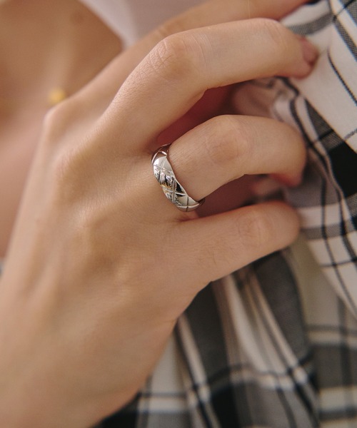 crafty（クラフティー）の「金属アレルギー/キルティングカットリング/サージカルステンレス（リング・レディース・シルバー/ピンクゴールド/ゴールド・11号/13号/9号）」の2枚目の写真