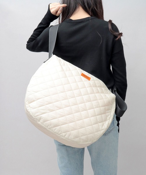 ダイヤモンドキルト 大容量 キルティング ショルダーバッグ