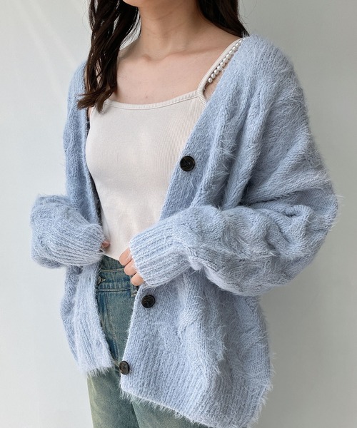 AS KNOW AS plus（アズノゥアズプラス）の「☆フェザーケーブル編みVネックカーディガン（カーディガン/ボレロ・レディース・チャコールグレー/ブルー/アイボリー/ライトグレー/サックスブルー/ラベンダー/グレイッシュブルー・FREE）」の5枚目の写真