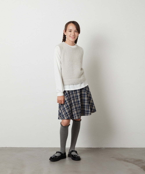 a.v.v（アーヴェヴェ）の「[140-150]【2点セット】フェザーヤーンニットベストセット（ベスト・キッズ・ベージュ/ライトグレー・150/140）」の10枚目の写真