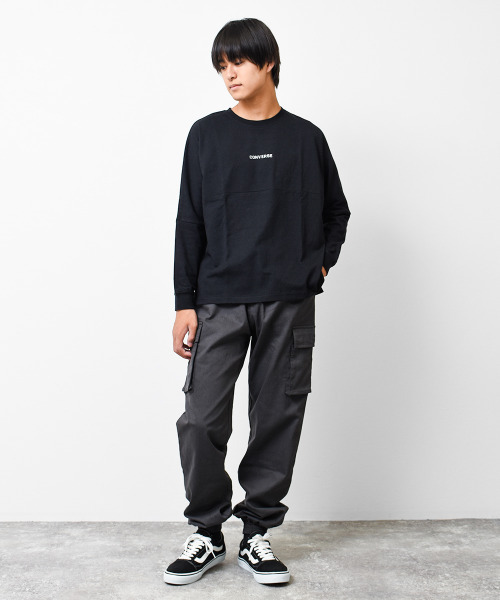 CONVERSE(コンバース)の「CONVERSE 別注バックプリントロングTシャツ(Tシャツ/カットソー・キッズ・チャコールグレー/ブラック/グレイッシュベージュ・150/130/160/140)」の6枚目の写真
