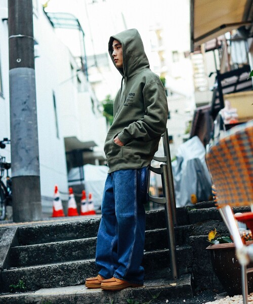 BEAMS T（ビームスティー）の「tokyovitamin × BEAMS T / 別注 Radio Hoodie（パーカー・メンズ・ネイビー/オリーブ・M/L/XL）」の3枚目の写真