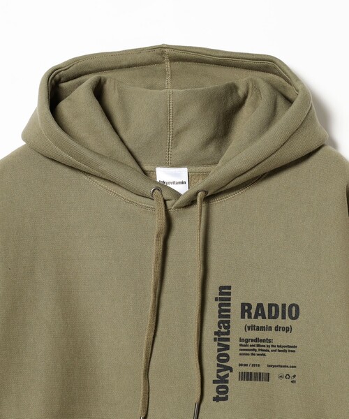 BEAMS T（ビームスティー）の「tokyovitamin × BEAMS T / 別注 Radio Hoodie（パーカー・メンズ・ネイビー/オリーブ・M/L/XL）」の7枚目の写真