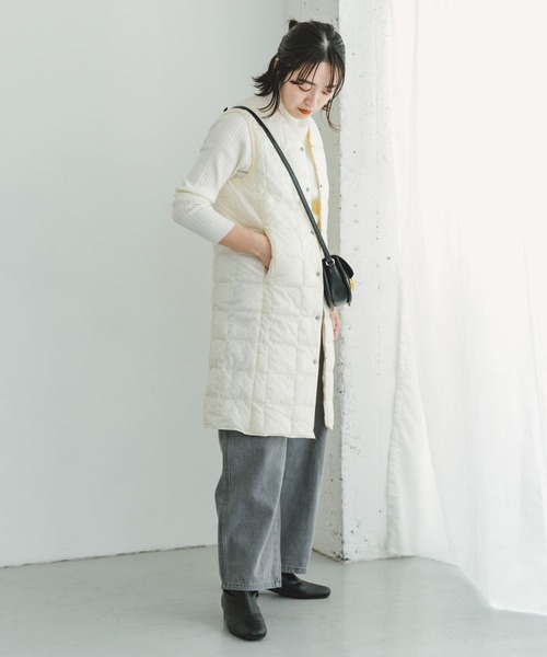 ITEMS URBANRESEARCH（アイテムズ アーバンリサーチ）の「TAION　V NECK LONG DOWN VEST（ダウンベスト・レディース・オフホワイト/ブラック・LARGE/MEDIUM）」の5枚目の写真