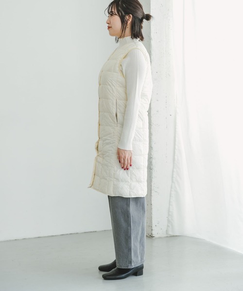 ITEMS URBANRESEARCH（アイテムズ アーバンリサーチ）の「TAION　V NECK LONG DOWN VEST（ダウンベスト・レディース・オフホワイト/ブラック・LARGE/MEDIUM）」の8枚目の写真