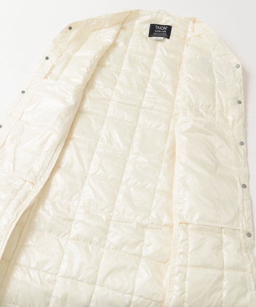 ITEMS URBANRESEARCH（アイテムズ アーバンリサーチ）の「TAION　V NECK LONG DOWN VEST（ダウンベスト・レディース・オフホワイト/ブラック・LARGE/MEDIUM）」の19枚目の写真