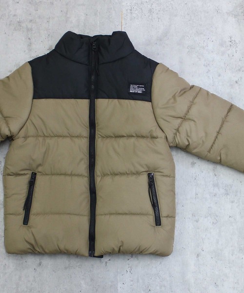 THE CASUAL（カジュアル）の「スタンドカラー　フェイクダウン　マウンテンジャケット（ダウンジャケット/コート・キッズ・ブラック/チャコール/カーキ/ベージュ・110cm/120cm/130cm/140cm/150cm/160cm）」の6枚目の写真