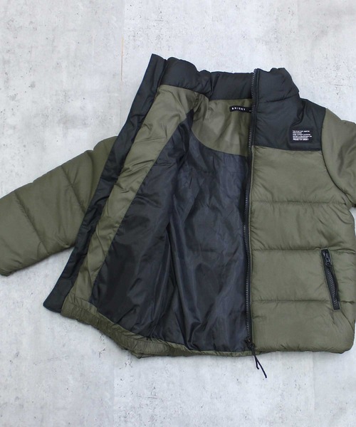 THE CASUAL（カジュアル）の「スタンドカラー　フェイクダウン　マウンテンジャケット（ダウンジャケット/コート・キッズ・ブラック/チャコール/カーキ/ベージュ・110cm/120cm/130cm/140cm/150cm/160cm）」の14枚目の写真