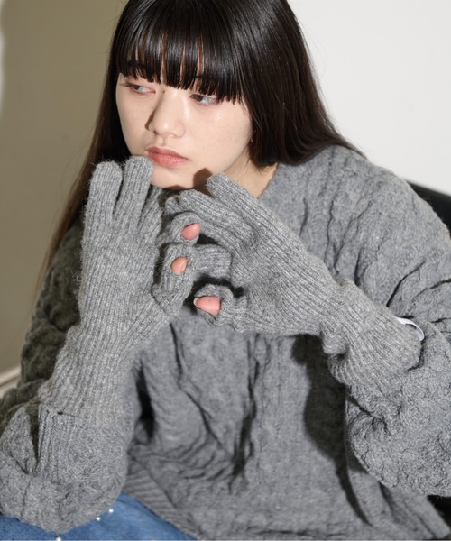 THE YOn(ザヨン)の「リブニットホールタッチグローブ(手袋・レディース・グレー/サックスブルー/アイボリー/ブラック・FREE)」の3枚目の写真