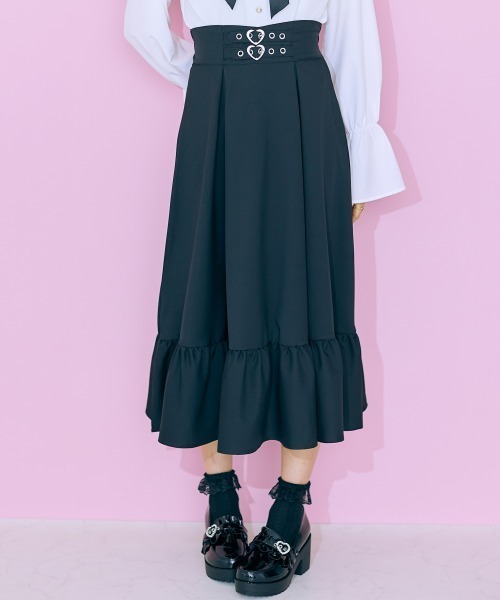 marun(マルン)の「<大きいサイズ> ハートバックルデザインスカート(サスペンダー付) marun(スカート・レディース・レッド系/ブラック・L/LL/3L/4L/5L)」の2枚目の写真