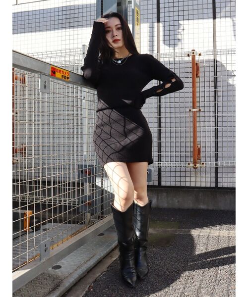 EVRIS（エヴリス）の「アームカッティングニットミニワンピース（ワンピース・レディース・ブラック/ホワイト/ネイビー・FREE）」の11枚目の写真