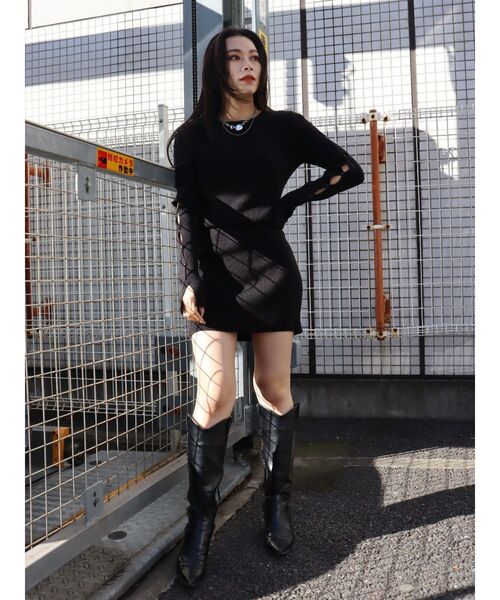 EVRIS（エヴリス）の「アームカッティングニットミニワンピース（ワンピース・レディース・ブラック/ホワイト/ネイビー・FREE）」の12枚目の写真