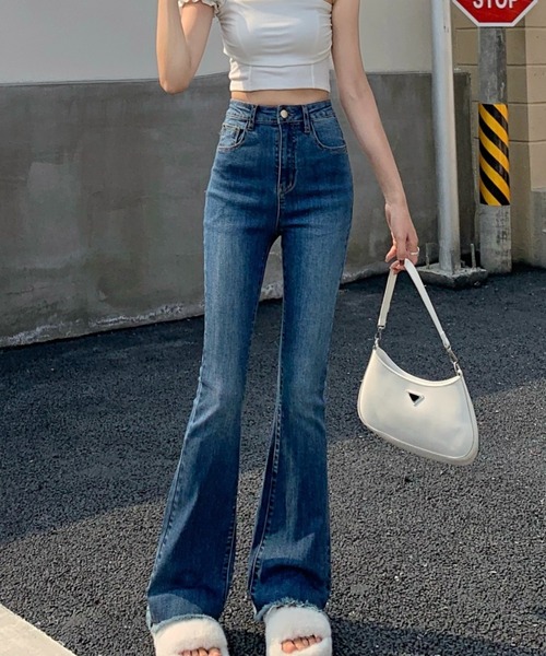 aimoha(アイモハ)の「細みベルボトムデニム(デニムパンツ・レディース・ネイビー/ブルー/ダークグレー・SMALL/MEDIUM/LARGE)」の3枚目の写真