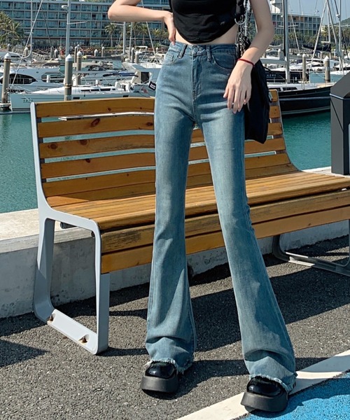 aimoha(アイモハ)の「細みベルボトムデニム(デニムパンツ・レディース・ネイビー/ブルー/ダークグレー・SMALL/MEDIUM/LARGE)」の1枚目の写真