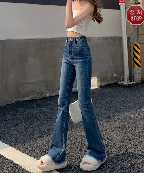 aimoha(アイモハ)の「細みベルボトムデニム(デニムパンツ・レディース・ネイビー/ブルー/ダークグレー・SMALL/MEDIUM/LARGE)」の13枚目の写真