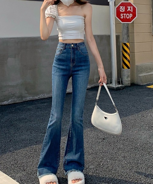 aimoha(アイモハ)の「細みベルボトムデニム(デニムパンツ・レディース・ネイビー/ブルー/ダークグレー・SMALL/MEDIUM/LARGE)」の22枚目の写真