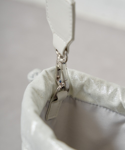 Chico(チコ)の「【2024SS】スタッズ巾着バッグ(ショルダーバッグ・レディース・シルバー/ブラック/アイボリー・FREE)」の22枚目の写真