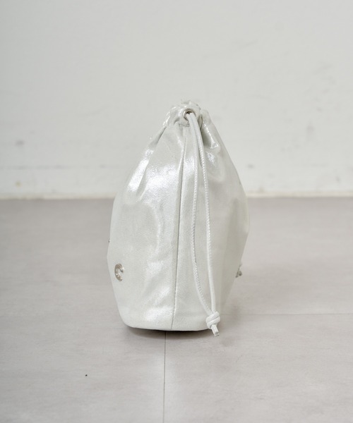 Chico(チコ)の「【2024SS】スタッズ巾着バッグ(ショルダーバッグ・レディース・シルバー/ブラック/アイボリー・FREE)」の15枚目の写真