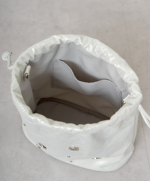 Chico(チコ)の「【2024SS】スタッズ巾着バッグ(ショルダーバッグ・レディース・シルバー/ブラック/アイボリー・FREE)」の17枚目の写真