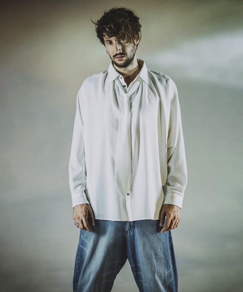 NO ID.（ノーアイディ）の「【NO ID.】Tie Neck Gather Big Shirt / ネクタイ 付 ネック ギャザー ビッグ シャツ（シャツ/ブラウス・メンズ・ホワイト/サックスブルー/グレー/ブラック・ONE SIZE）」の5枚目の写真