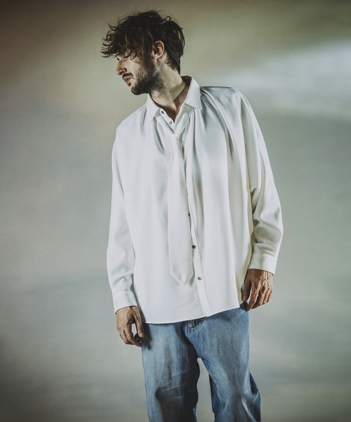 NO ID.（ノーアイディ）の「【NO ID.】Tie Neck Gather Big Shirt / ネクタイ 付 ネック ギャザー ビッグ シャツ（シャツ/ブラウス・メンズ・ホワイト/サックスブルー/グレー/ブラック・ONE SIZE）」の6枚目の写真