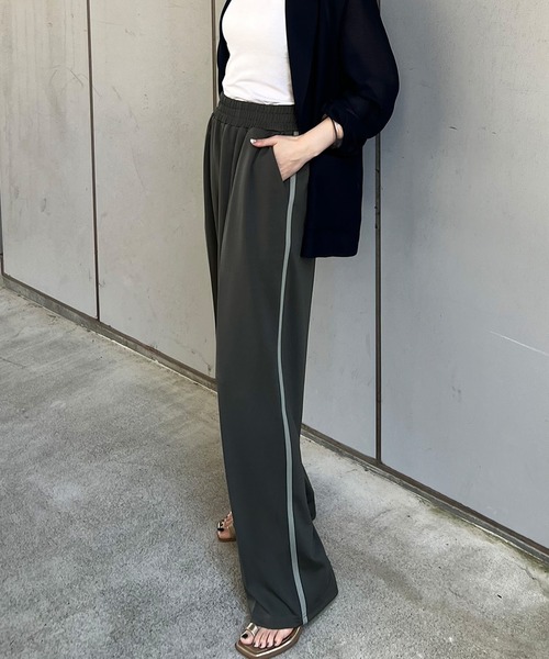 JUNOAH（ジュノア）の「サイドラインセンタープレスパンツ（スラックス・レディース・ブラック/チャコール/ネイビー・MEDIUM/LARGE/X-LARGE）」の3枚目の写真