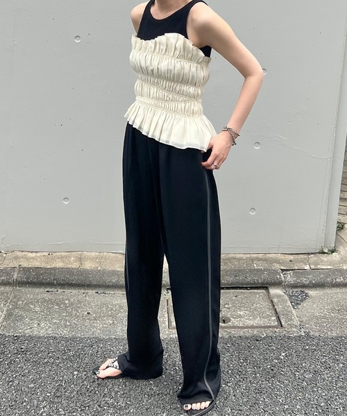 JUNOAH（ジュノア）の「サイドラインセンタープレスパンツ（スラックス・レディース・ブラック/チャコール/ネイビー・MEDIUM/LARGE/X-LARGE）」の5枚目の写真