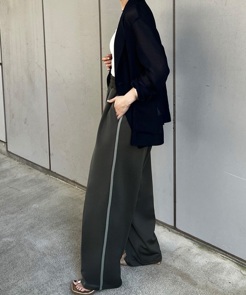 JUNOAH（ジュノア）の「サイドラインセンタープレスパンツ（スラックス・レディース・ブラック/チャコール/ネイビー・MEDIUM/LARGE/X-LARGE）」の8枚目の写真