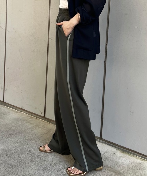 JUNOAH（ジュノア）の「サイドラインセンタープレスパンツ（スラックス・レディース・ブラック/チャコール/ネイビー・MEDIUM/LARGE/X-LARGE）」の9枚目の写真