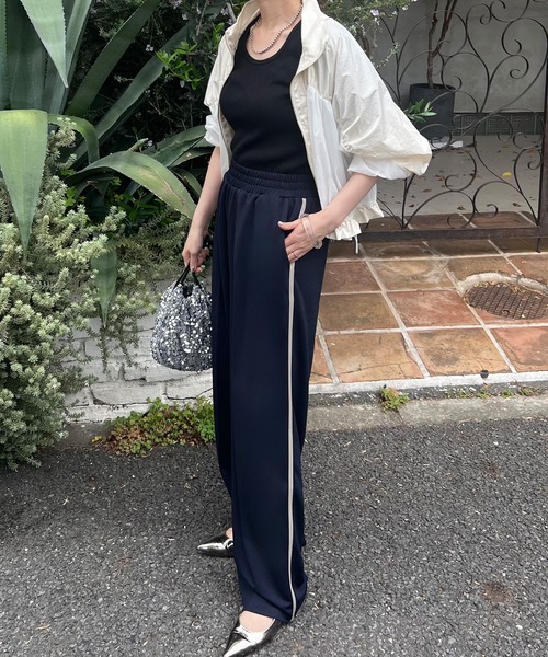 JUNOAH（ジュノア）の「サイドラインセンタープレスパンツ（スラックス・レディース・ブラック/チャコール/ネイビー・MEDIUM/LARGE/X-LARGE）」の10枚目の写真