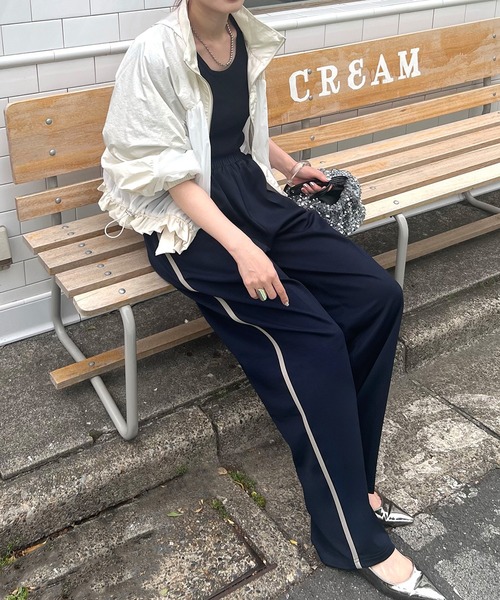 JUNOAH（ジュノア）の「サイドラインセンタープレスパンツ（スラックス・レディース・ブラック/チャコール/ネイビー・MEDIUM/LARGE/X-LARGE）」の11枚目の写真