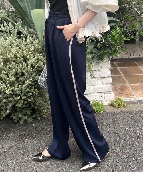 JUNOAH（ジュノア）の「サイドラインセンタープレスパンツ（スラックス・レディース・ブラック/チャコール/ネイビー・MEDIUM/LARGE/X-LARGE）」の12枚目の写真