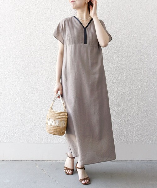 SHIPS any(シップス エニィ)の「【WEB限定】SHIPS any: シアー リネン ミックス ピンタック ワンピース 24SS(ワンピース・レディース・ブラック/ブラウン・ONE SIZE)」の2枚目の写真
