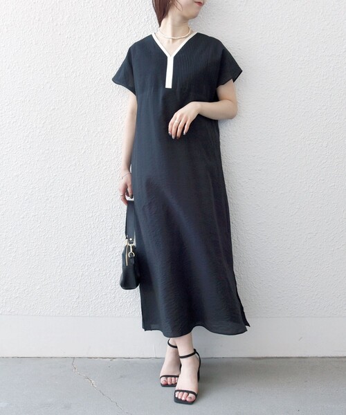 SHIPS any(シップス エニィ)の「【WEB限定】SHIPS any: シアー リネン ミックス ピンタック ワンピース 24SS(ワンピース・レディース・ブラック/ブラウン・ONE SIZE)」の1枚目の写真