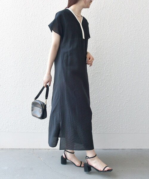 SHIPS any(シップス エニィ)の「【WEB限定】SHIPS any: シアー リネン ミックス ピンタック ワンピース 24SS(ワンピース・レディース・ブラック/ブラウン・ONE SIZE)」の3枚目の写真