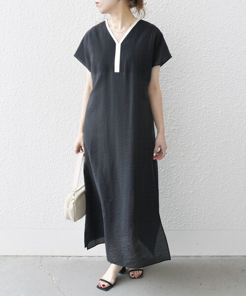 SHIPS any(シップス エニィ)の「【WEB限定】SHIPS any: シアー リネン ミックス ピンタック ワンピース 24SS(ワンピース・レディース・ブラック/ブラウン・ONE SIZE)」の6枚目の写真