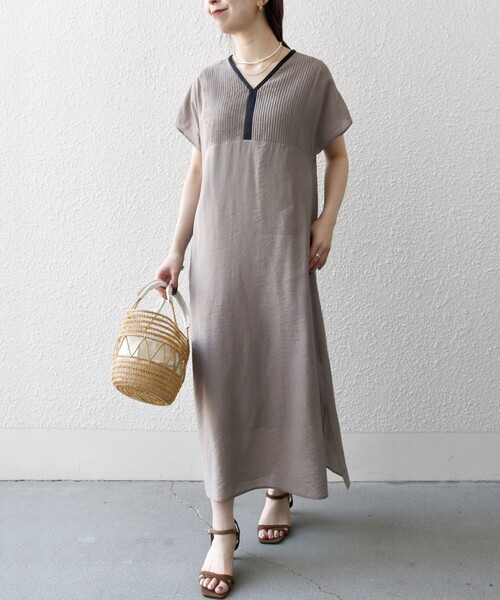 SHIPS any(シップス エニィ)の「【WEB限定】SHIPS any: シアー リネン ミックス ピンタック ワンピース 24SS(ワンピース・レディース・ブラック/ブラウン・ONE SIZE)」の7枚目の写真