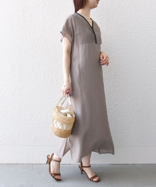 SHIPS any(シップス エニィ)の「【WEB限定】SHIPS any: シアー リネン ミックス ピンタック ワンピース 24SS(ワンピース・レディース・ブラック/ブラウン・ONE SIZE)」の10枚目の写真